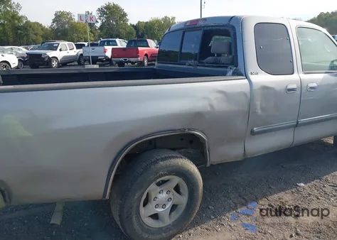 2003 Toyota Tundra Sr5 V8 z USA, uszkodzony, nr VIN 5TBBT44103S345369